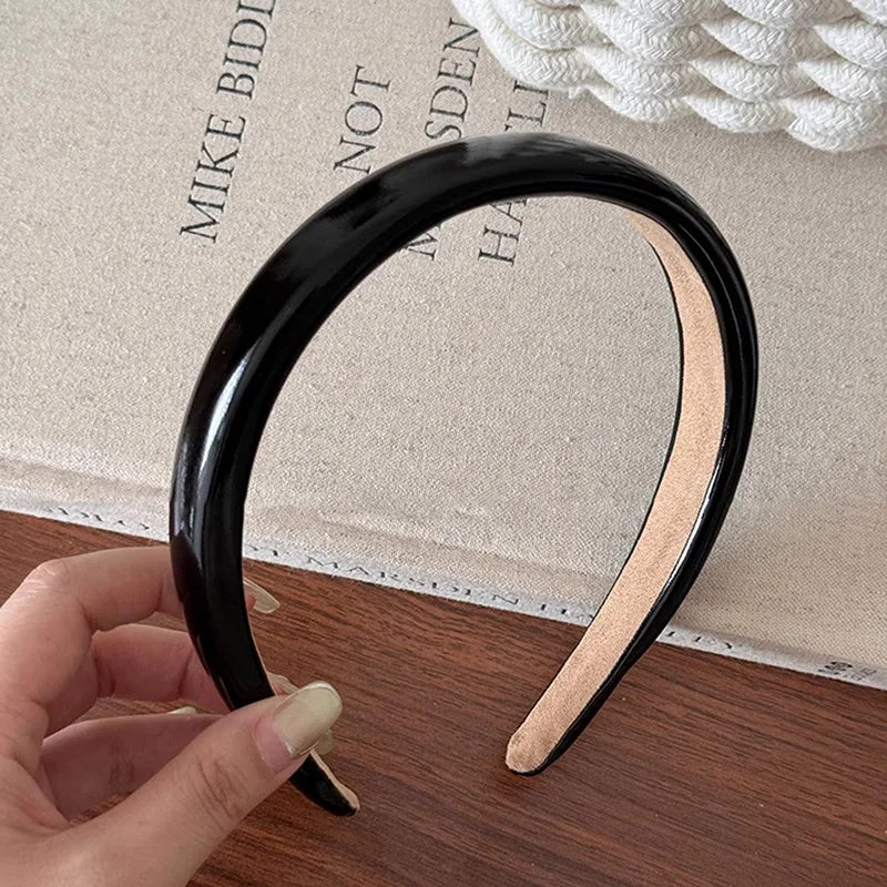 Velvet Sheen – Glossy Curve Headband