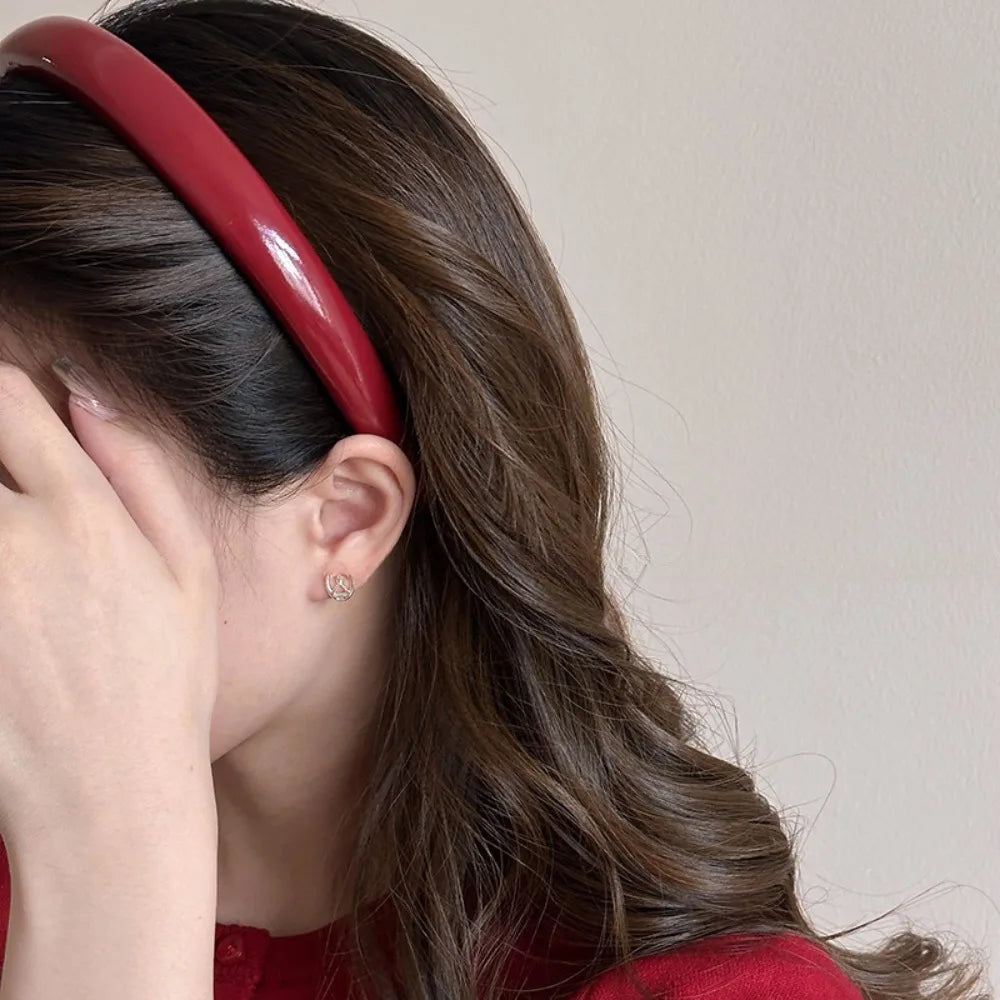 Velvet Sheen – Glossy Curve Headband